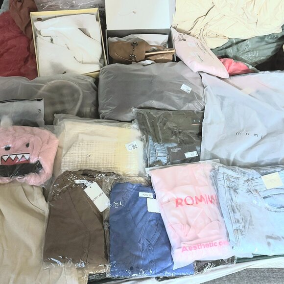 brand new everything, dresses coats pants shirts shoes coats all have tags - Picture 4 of 4